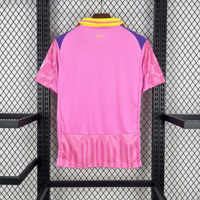 Camisa Borussia Dortmund Edição Especial 25/26 "KID SUPER ROSA" - Puma Torcedor Masculina