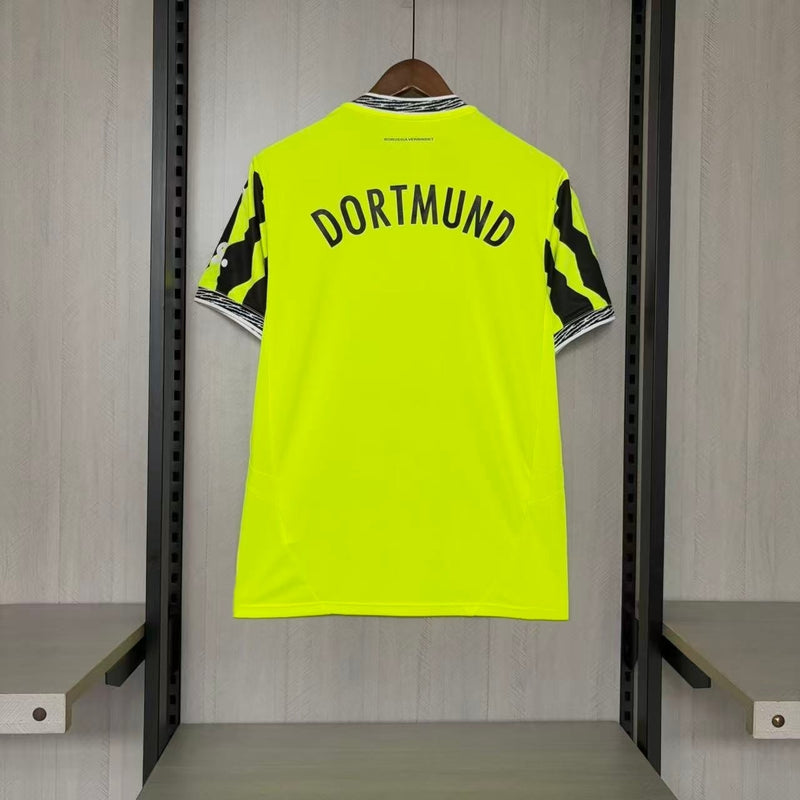 Camisa Borussia Dortmund Edição Especial 25/26 "Fluorescent Green" - Puma Torcedor Masculina